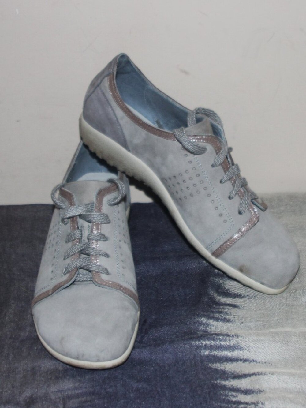 12A     Naot Avena SmokeGray/Light Gray Nubuck Sneaker  8 1/2